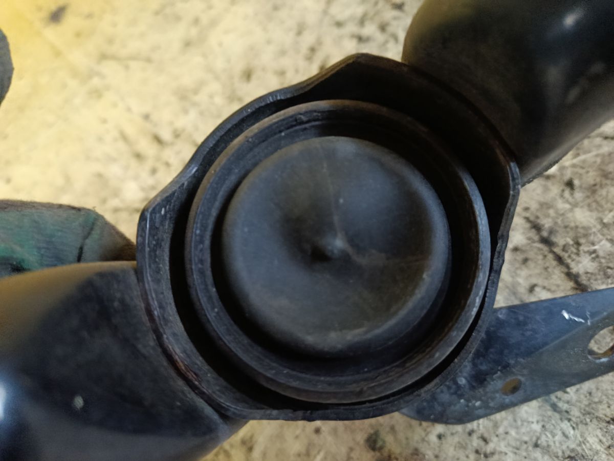 Подушка двигателя 12305-37050 на Toyota Noah ZRR70G 3ZR-FAE Фото 4