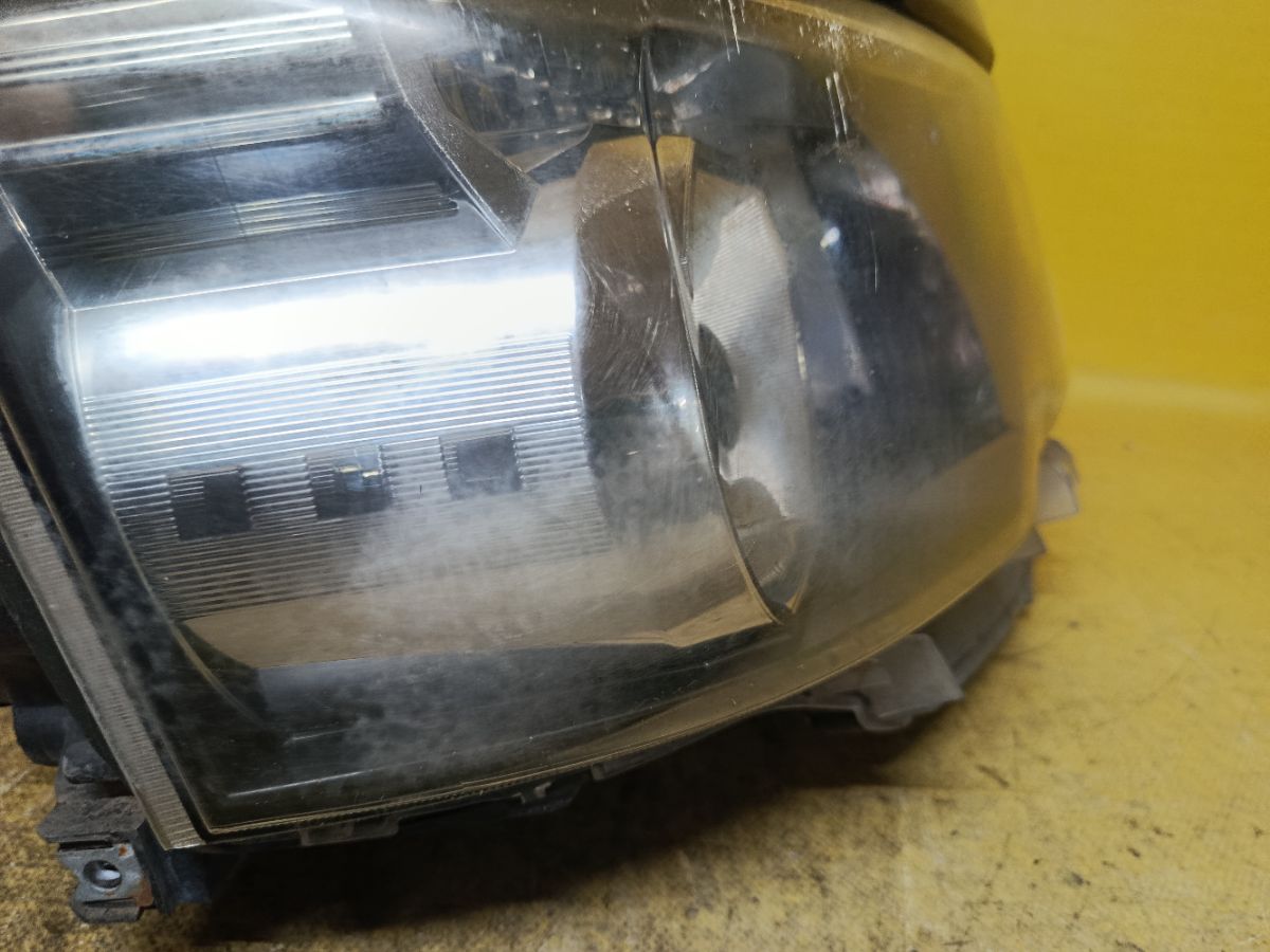 Фара 28-225 28-225 на Toyota Voxy ZRR70G Фото 4