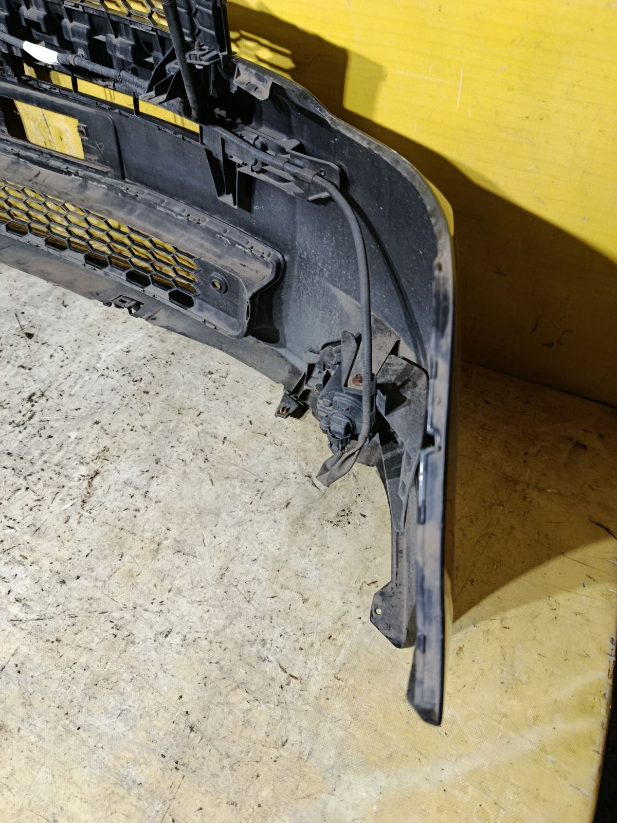 Бампер 0W-1 0W-1,52119-28F70 на Toyota Voxy ZRR70G Фото 11