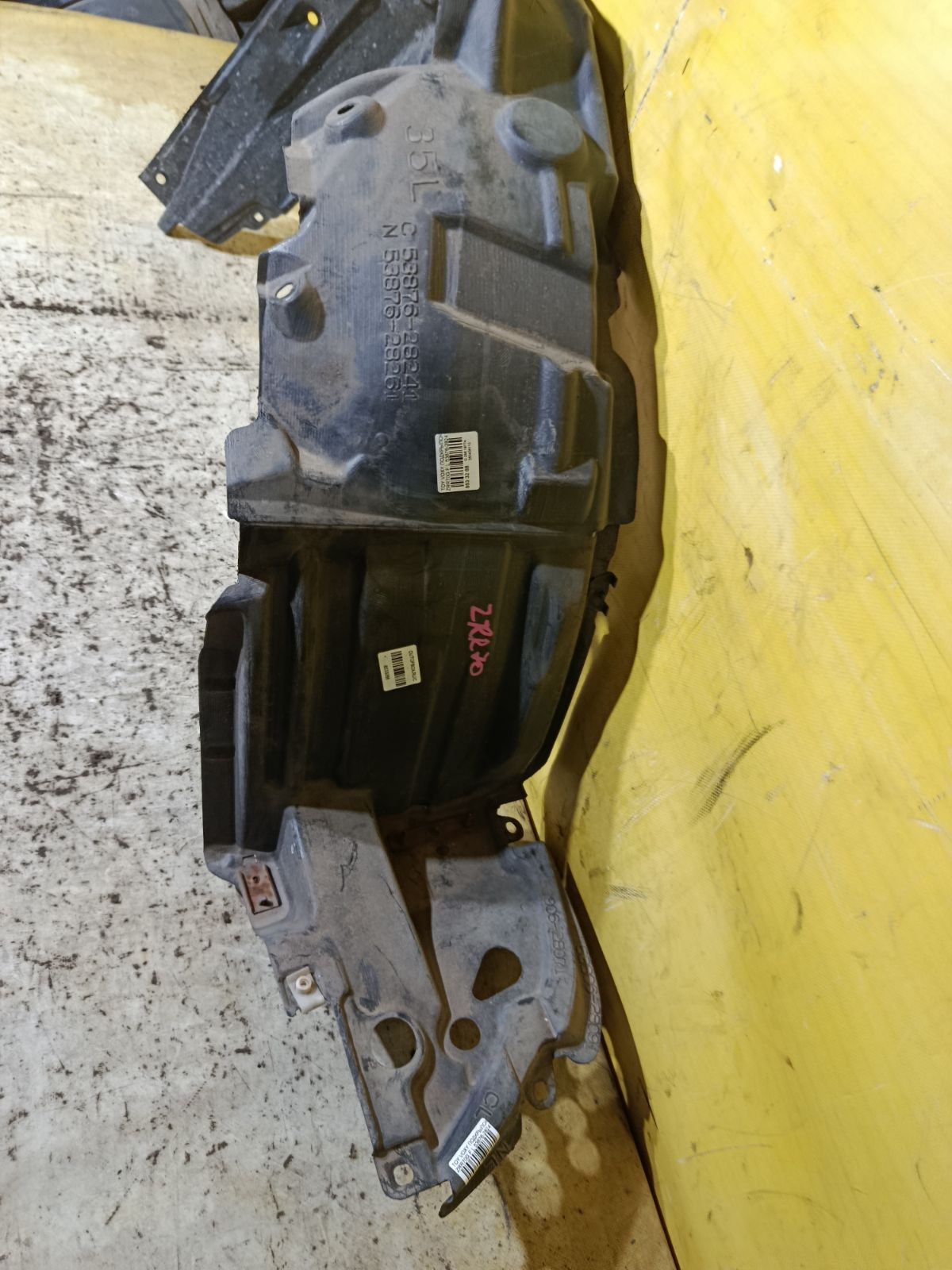 Подкрылок 53876-28241 на Toyota Voxy ZRR70G 3ZR-FAE Фото 3