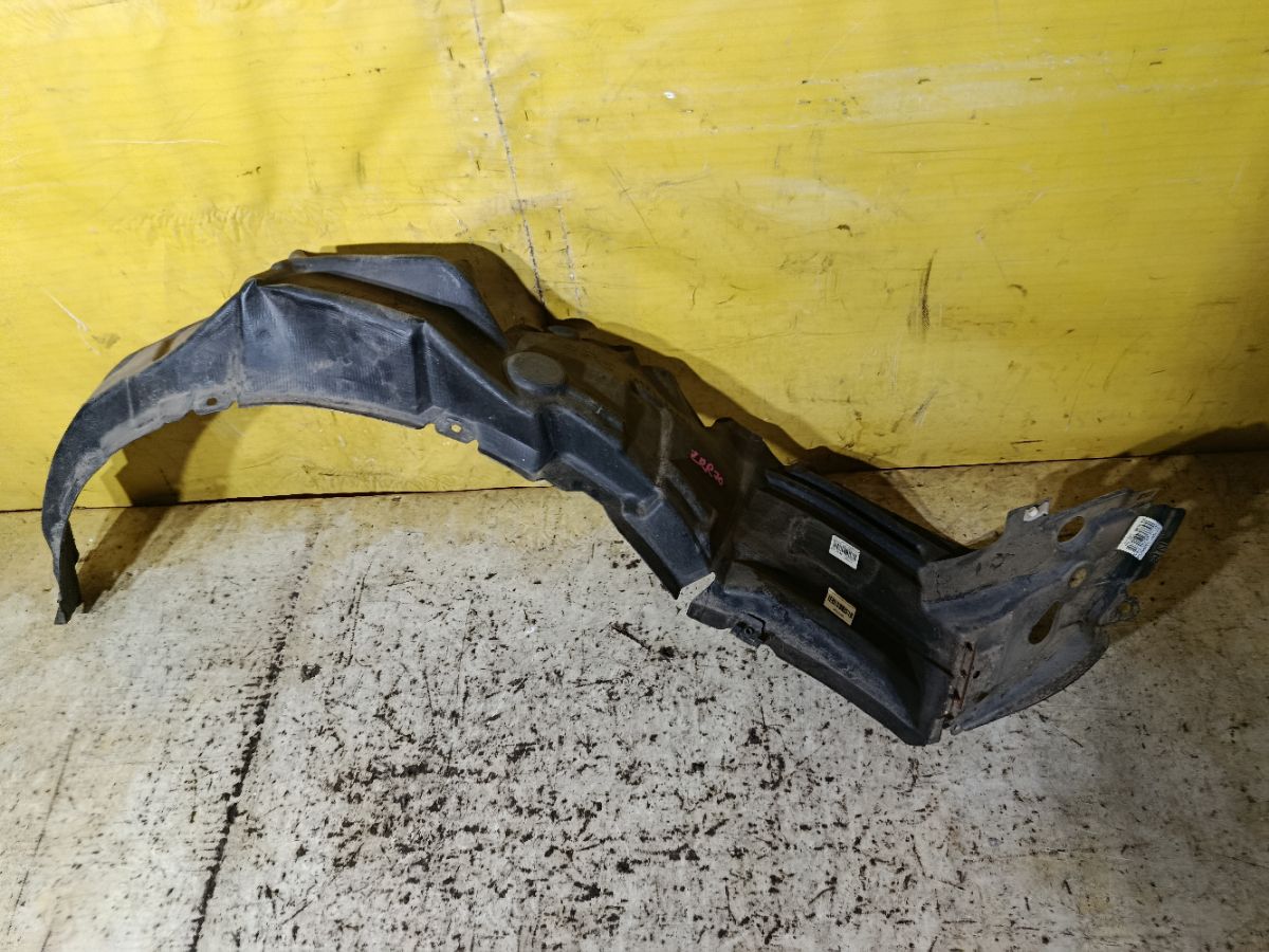 Подкрылок 53875-28191 на Toyota Voxy ZRR70G 3ZR-FAE Фото 1