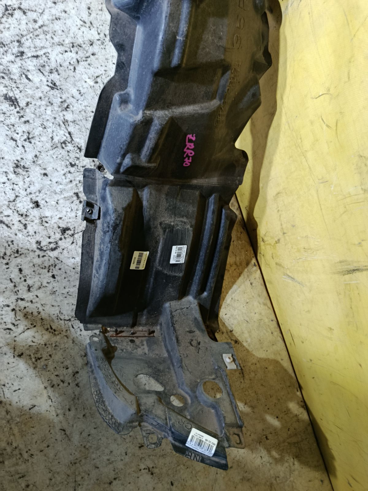 Подкрылок 53875-28191 на Toyota Voxy ZRR70G 3ZR-FAE Фото 2