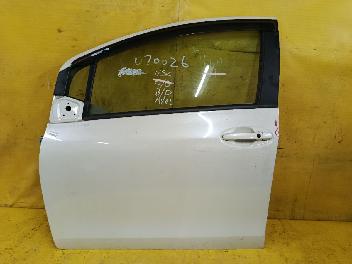 Дверь боковая на Toyota Vitz KSP90 Фото 1