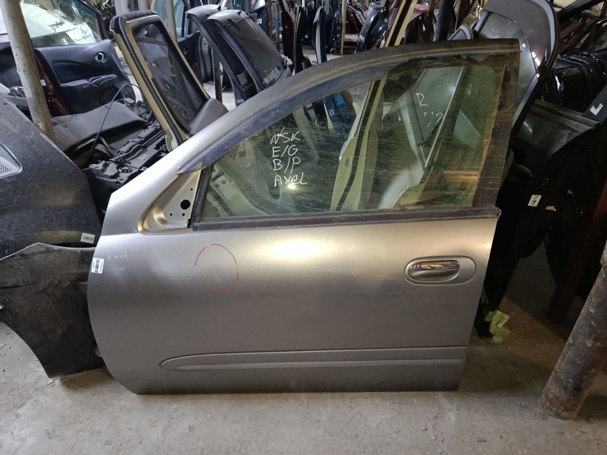 Дверь боковая на Nissan Bluebird Sylphy QG10 Фото 6