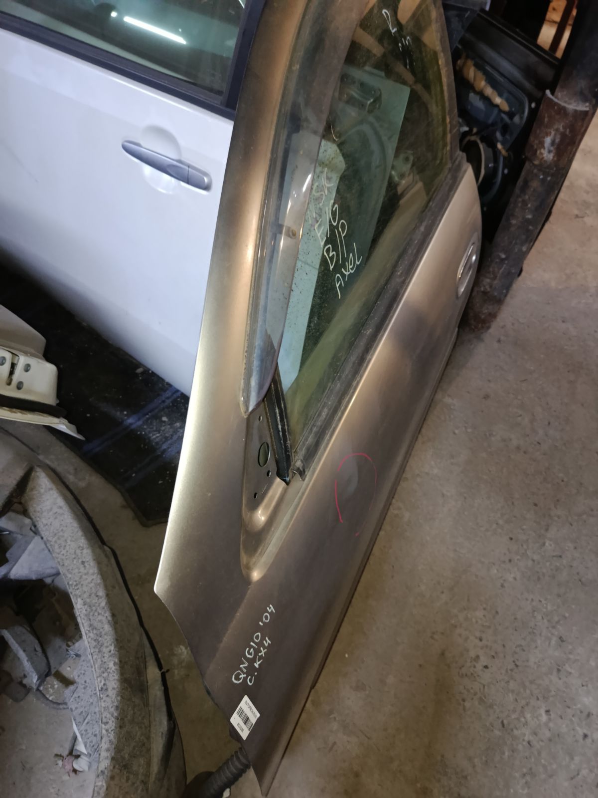 Дверь боковая на Nissan Bluebird Sylphy QG10 Фото 9