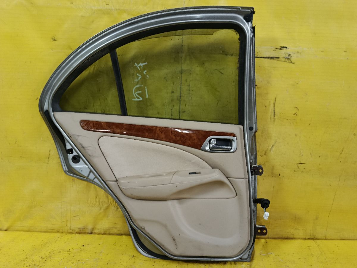 Дверь боковая на Nissan Bluebird Sylphy QG10 Фото 4