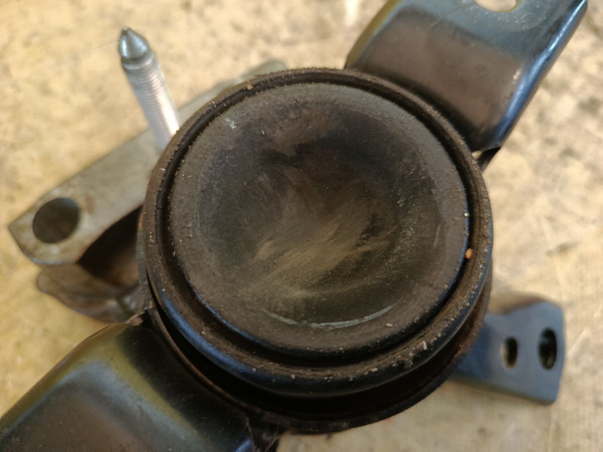 Подушка двигателя на Toyota Estima Hybrid AHR20W 2AZ-FXE Фото 4