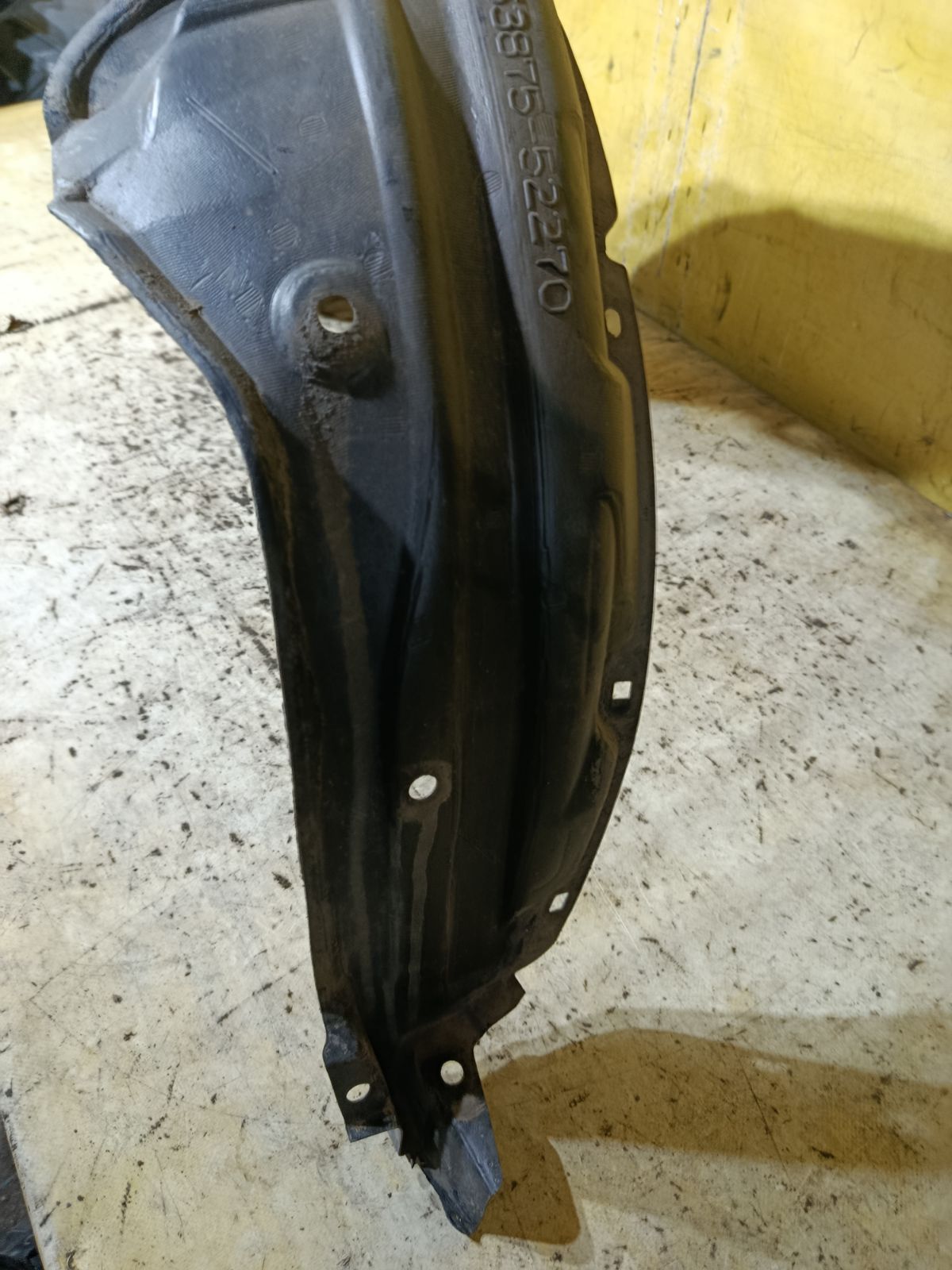 Подкрылок 53875-52270 на Toyota Ractis NCP120 Фото 5