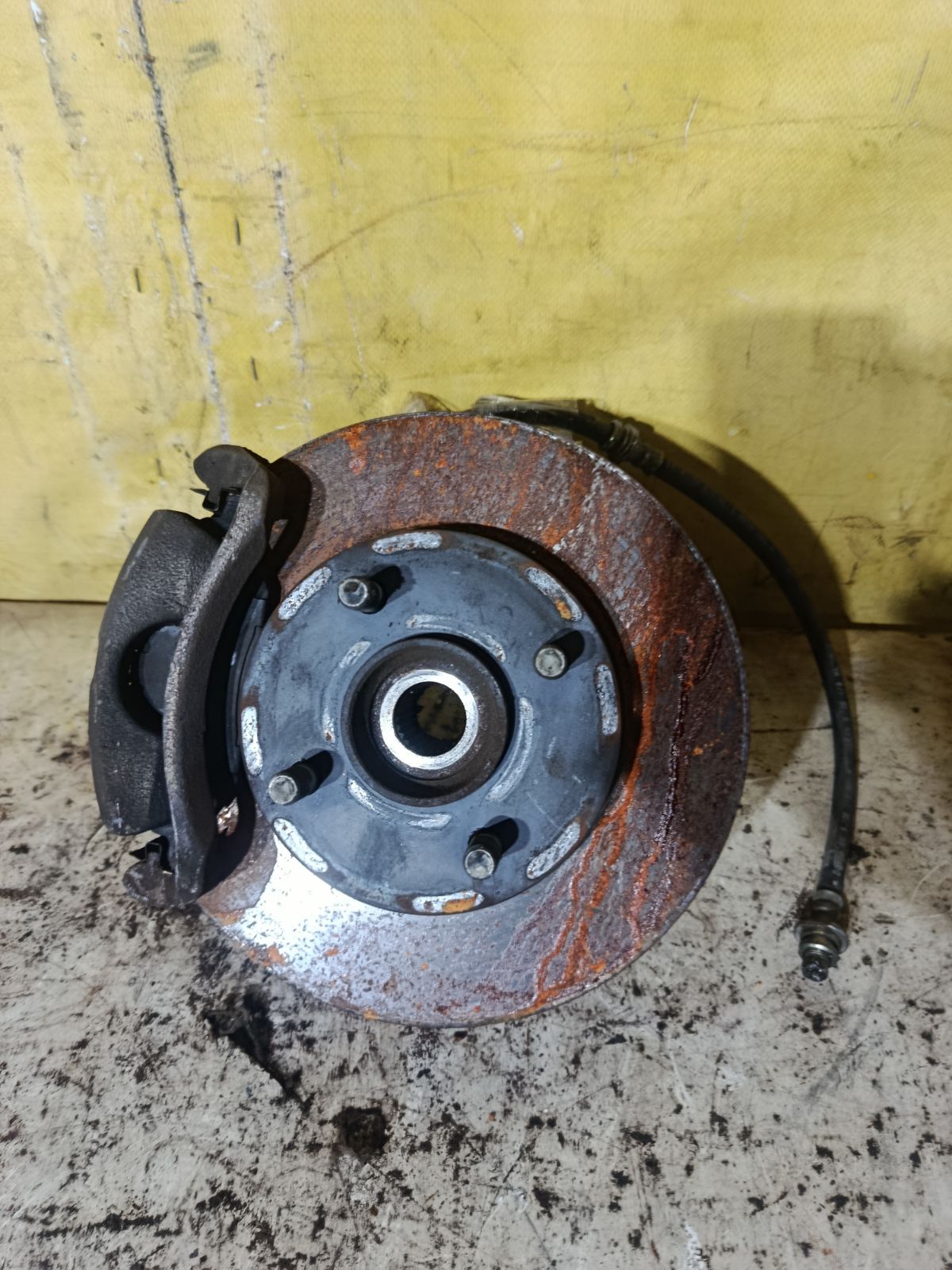 Ступица на Nissan Note E11 HR15DE Фото 4