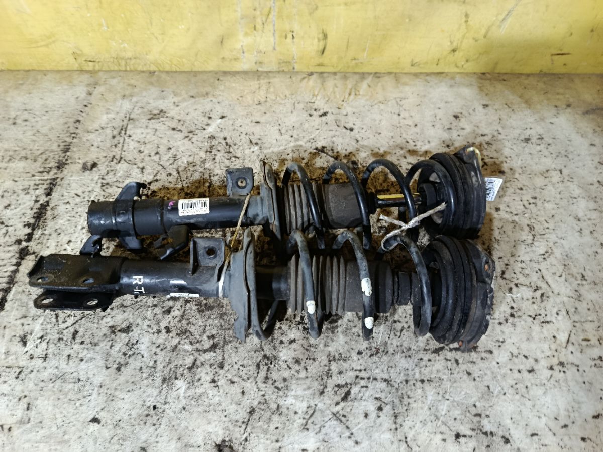 Стойка амортизатора на Nissan Note E11 HR15DE Фото 3