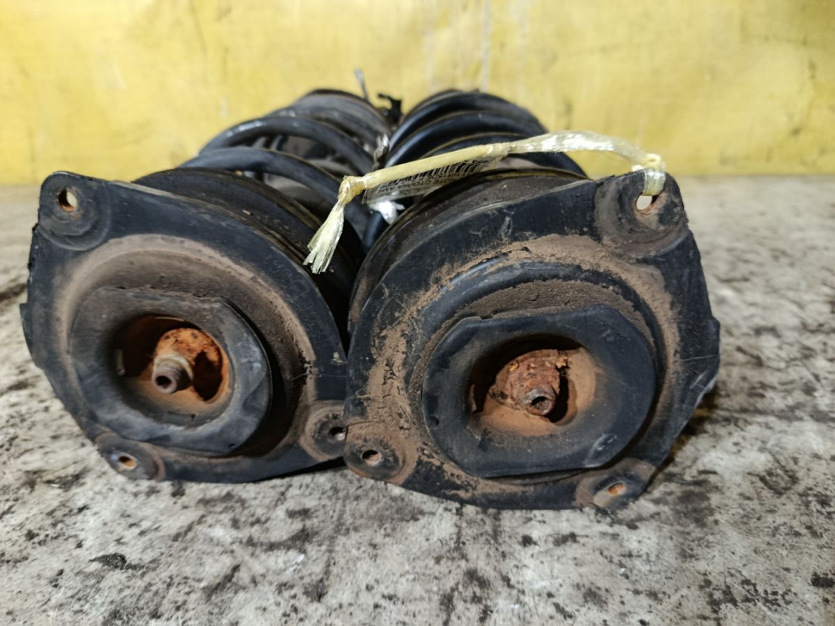 Стойка амортизатора на Nissan Note E11 HR15DE Фото 4