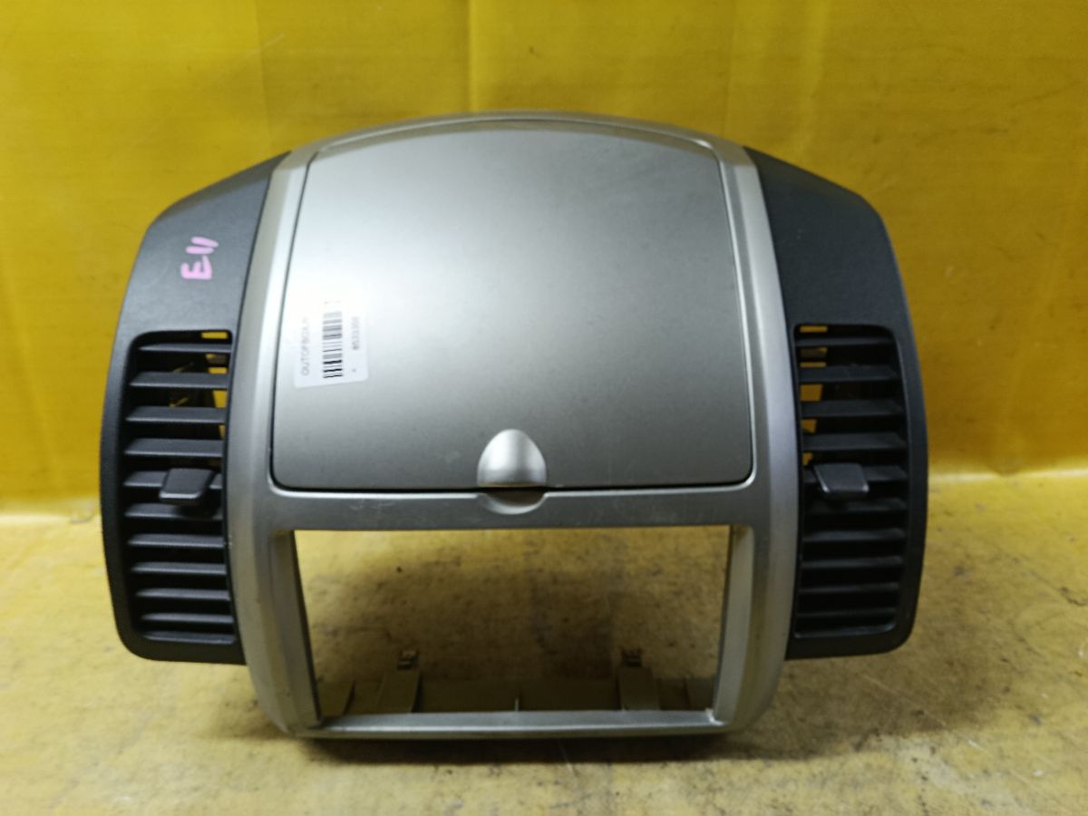Консоль магнитофона 68260-1U600 на Nissan Note E11 Фото 2