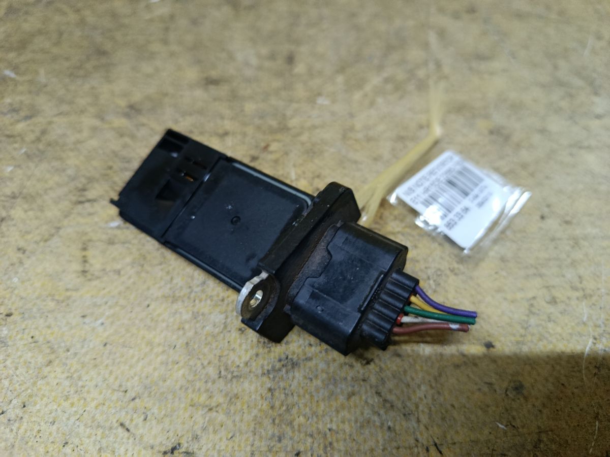 Датчик расхода воздуха 22680-7S000 на Nissan Note E11 HR15DE Фото 2