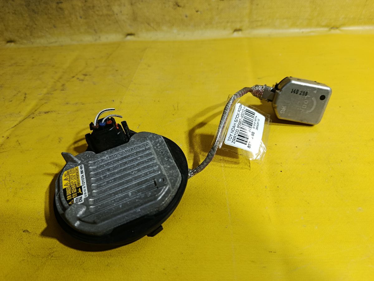 Блок розжига ксенона 85967-45010 на Toyota Noah ZRR70G Фото 3