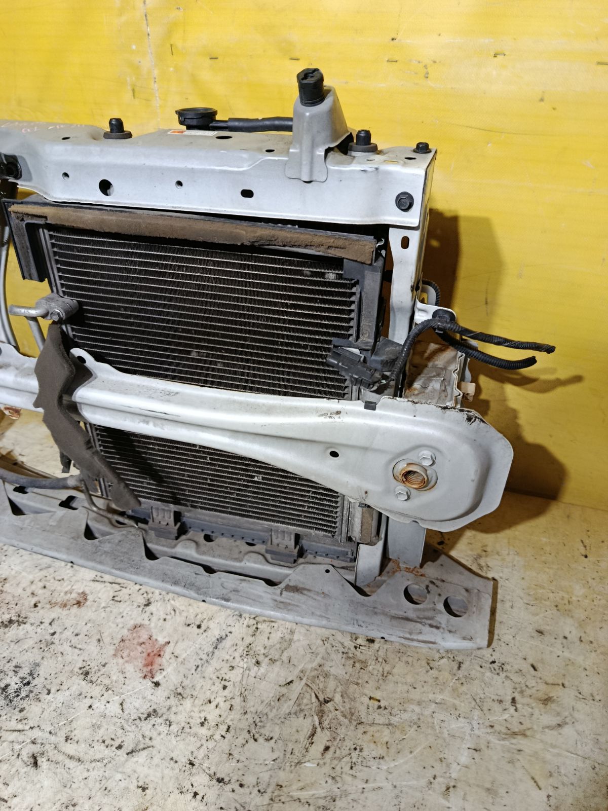 Телевизор на Daihatsu Move LA100S KF-VE Фото 3