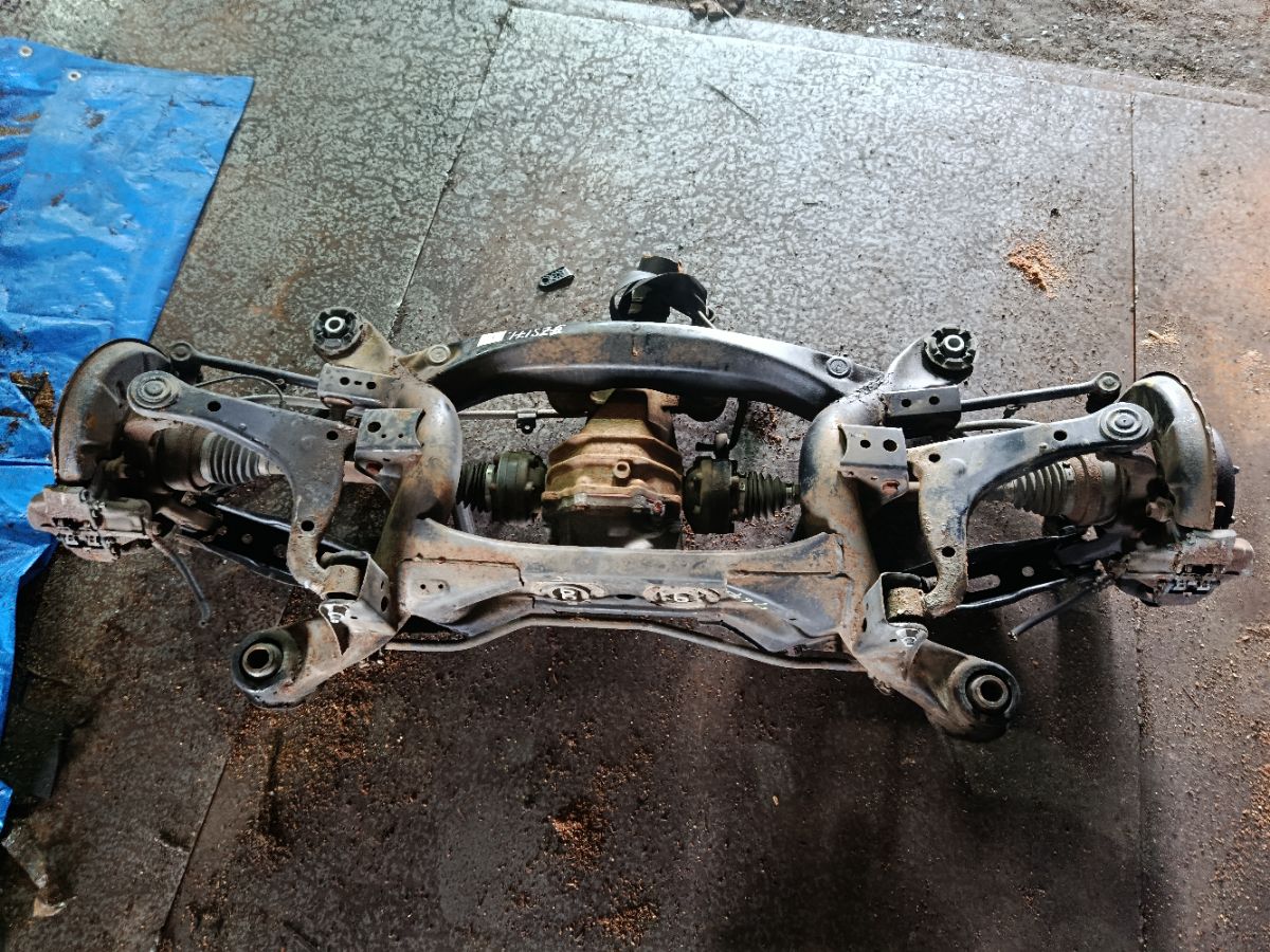 Балка подвески 51206-51030, 51206-53020 на Toyota Crown JZS171 1JZ-FSE Фото 1