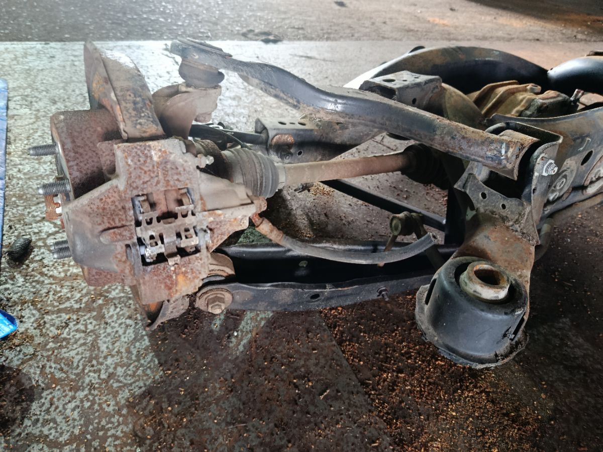 Балка подвески 51206-51030, 51206-53020 на Toyota Crown JZS171 1JZ-FSE Фото 3