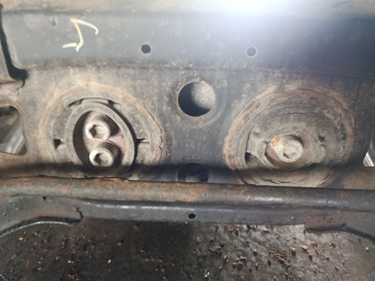 Балка подвески 51206-51030, 51206-53020 на Toyota Crown JZS171 1JZ-FSE Фото 4