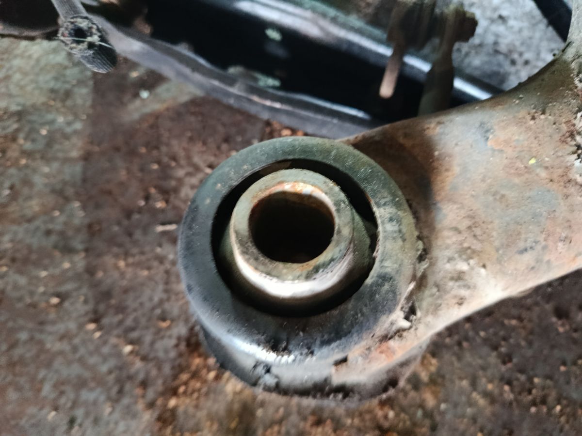 Балка подвески 51206-51030, 51206-53020 на Toyota Crown JZS171 1JZ-FSE Фото 5