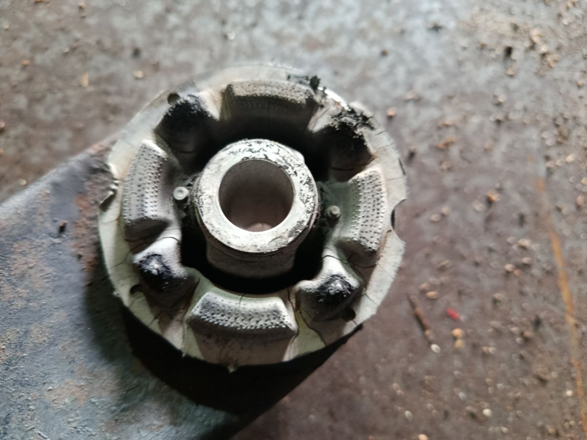 Балка подвески 51206-51030, 51206-53020 на Toyota Crown JZS171 1JZ-FSE Фото 6