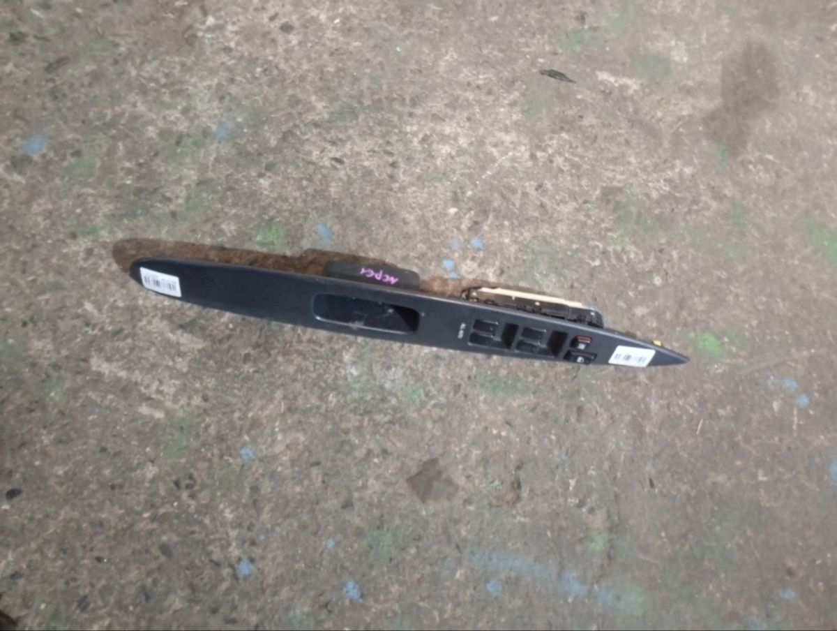 Блок упр-я стеклоподъемниками 84040-52011, 84040-52010 на Toyota Ist NCP60 Фото 4