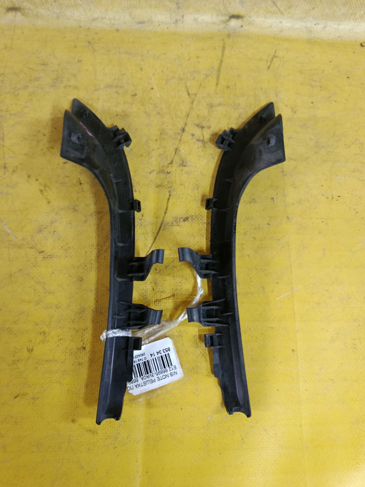 Решетка под лобовое стекло 66895-3VA0A, 66894-3VA0A на Nissan Note E12 Фото 1