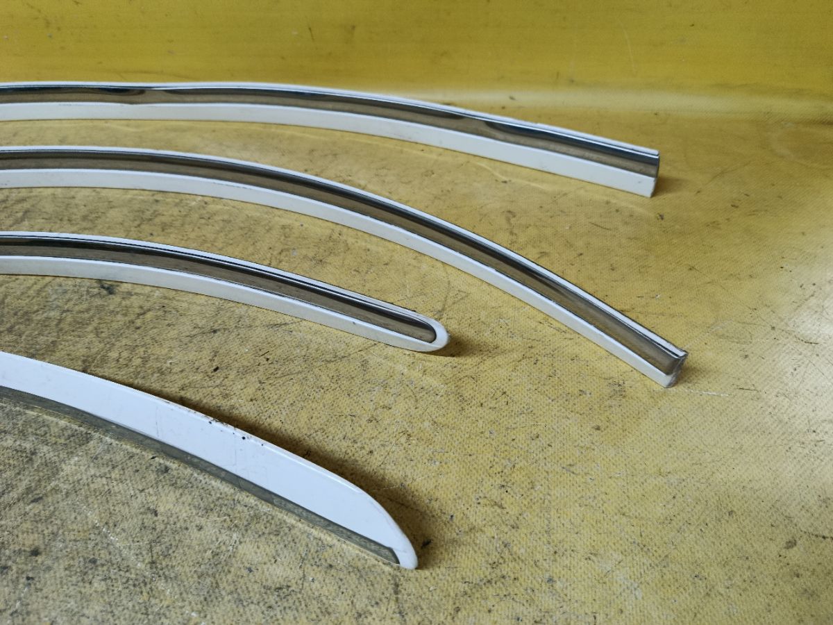 Молдинг на дверь на Toyota Crown GRS182 Фото 3