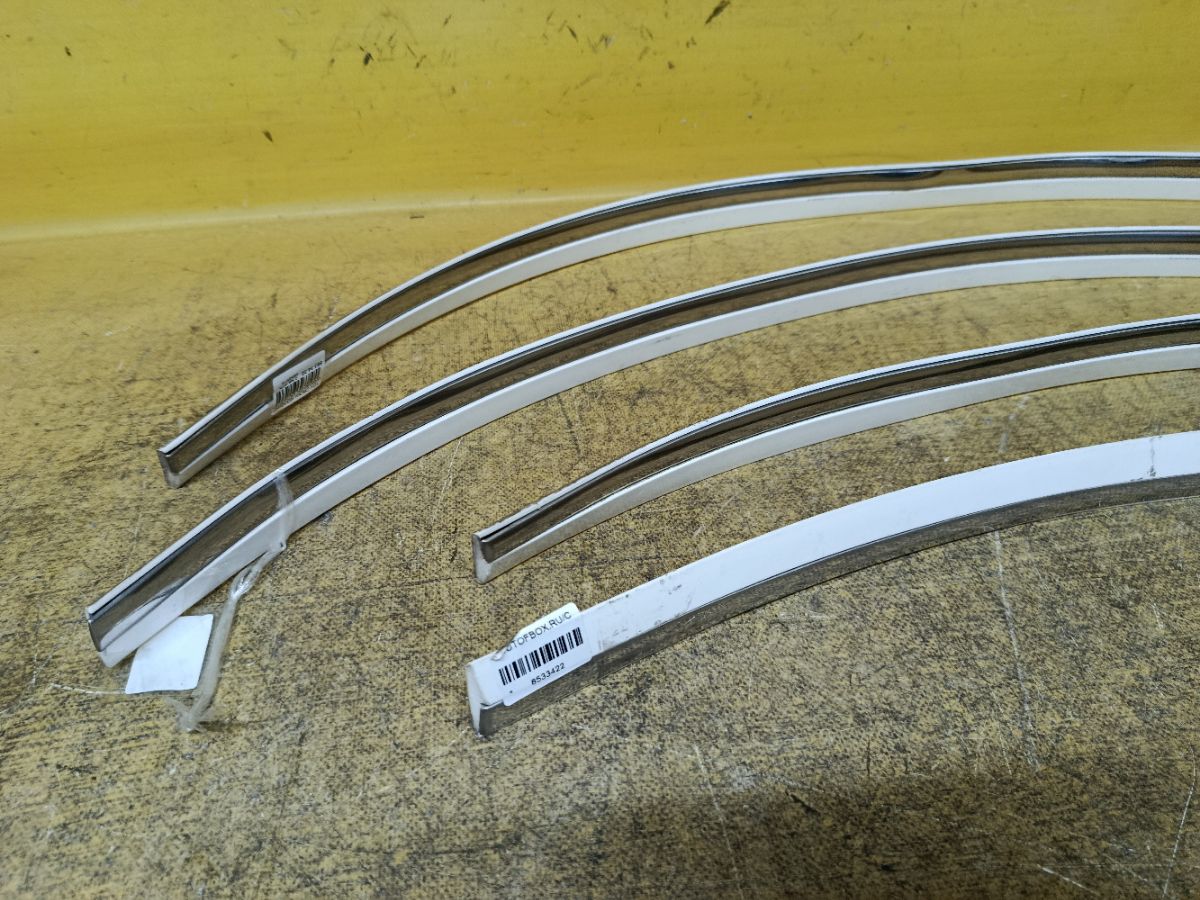 Молдинг на дверь на Toyota Crown GRS182 Фото 4