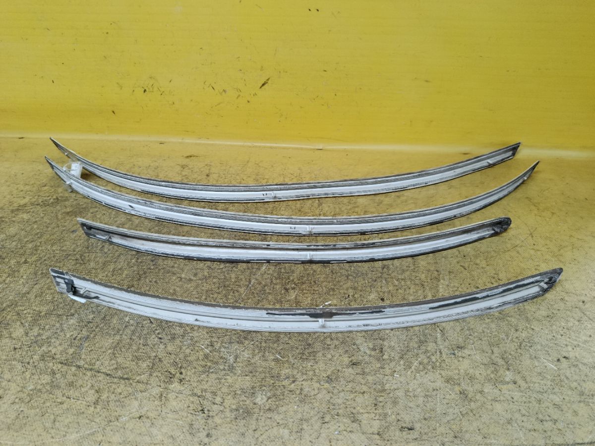 Молдинг на дверь на Toyota Crown GRS182 Фото 7