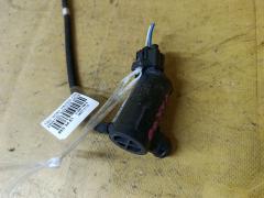 Насос омывателя стекла 85330-10280 на Toyota Voxy ZRR70G 3ZR-FAE Фото 2
