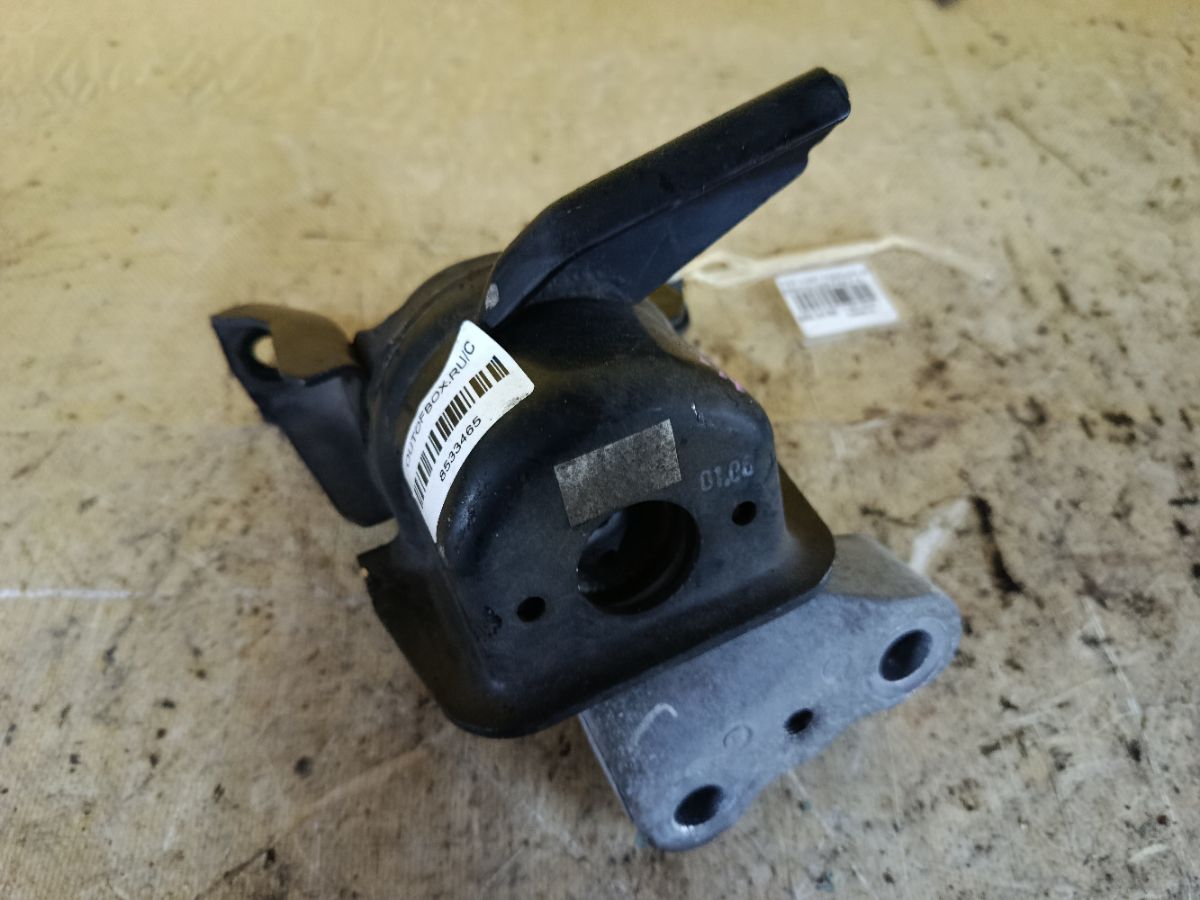 Подушка двигателя 12305-37050 на Toyota Voxy ZRR70G 3ZR-FAE Фото 2