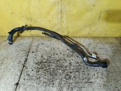 Заливная горловина топливного бака на Toyota Voxy ZRR70G 3ZR-FAE Фото 2