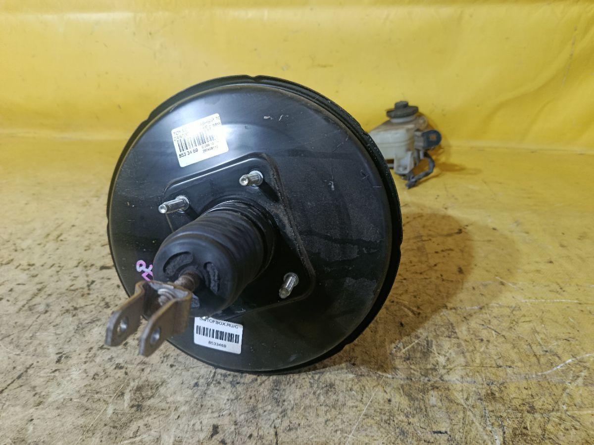 Главный тормозной цилиндр на Toyota Voxy ZRR70G 3ZR-FAE Фото 2