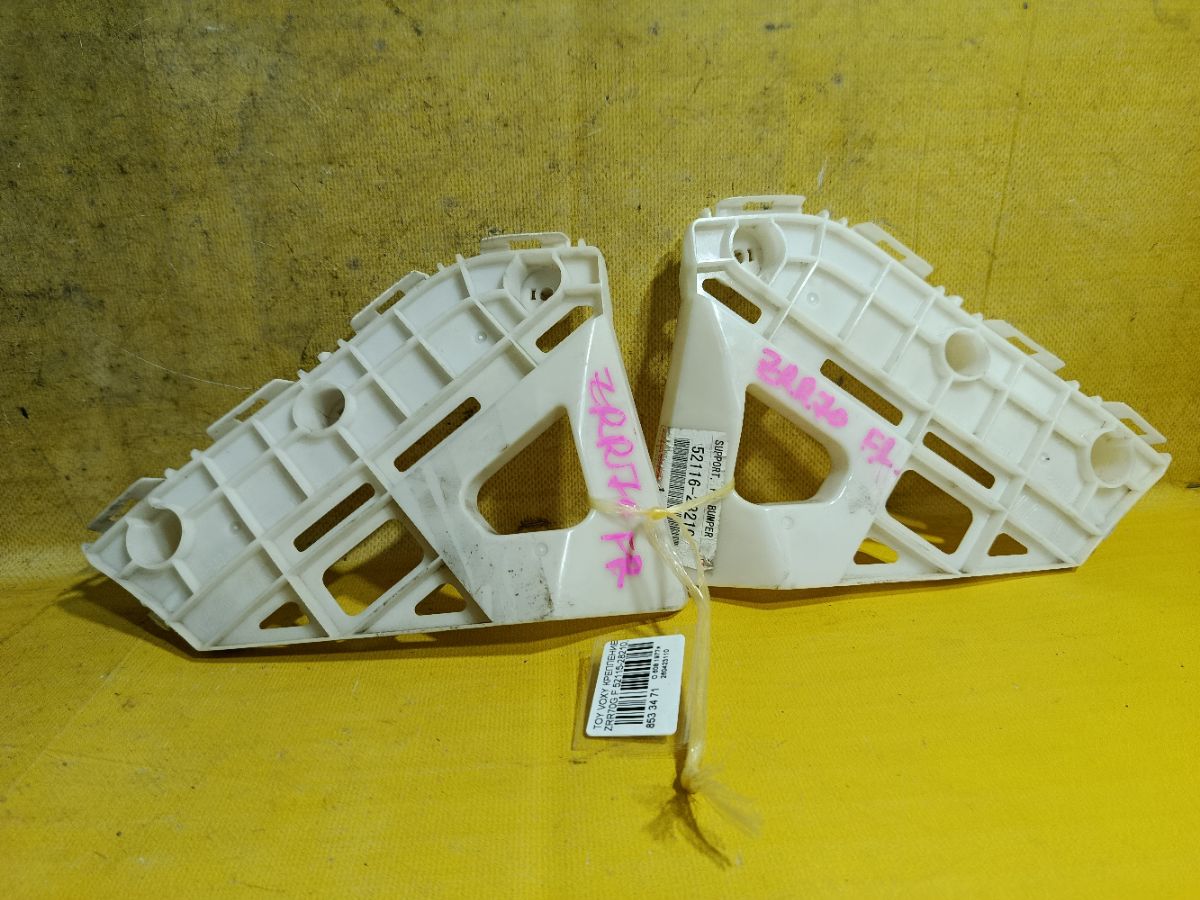Крепление бампера 52115-28210, 52116-28210 на Toyota Voxy ZRR70G Фото 2