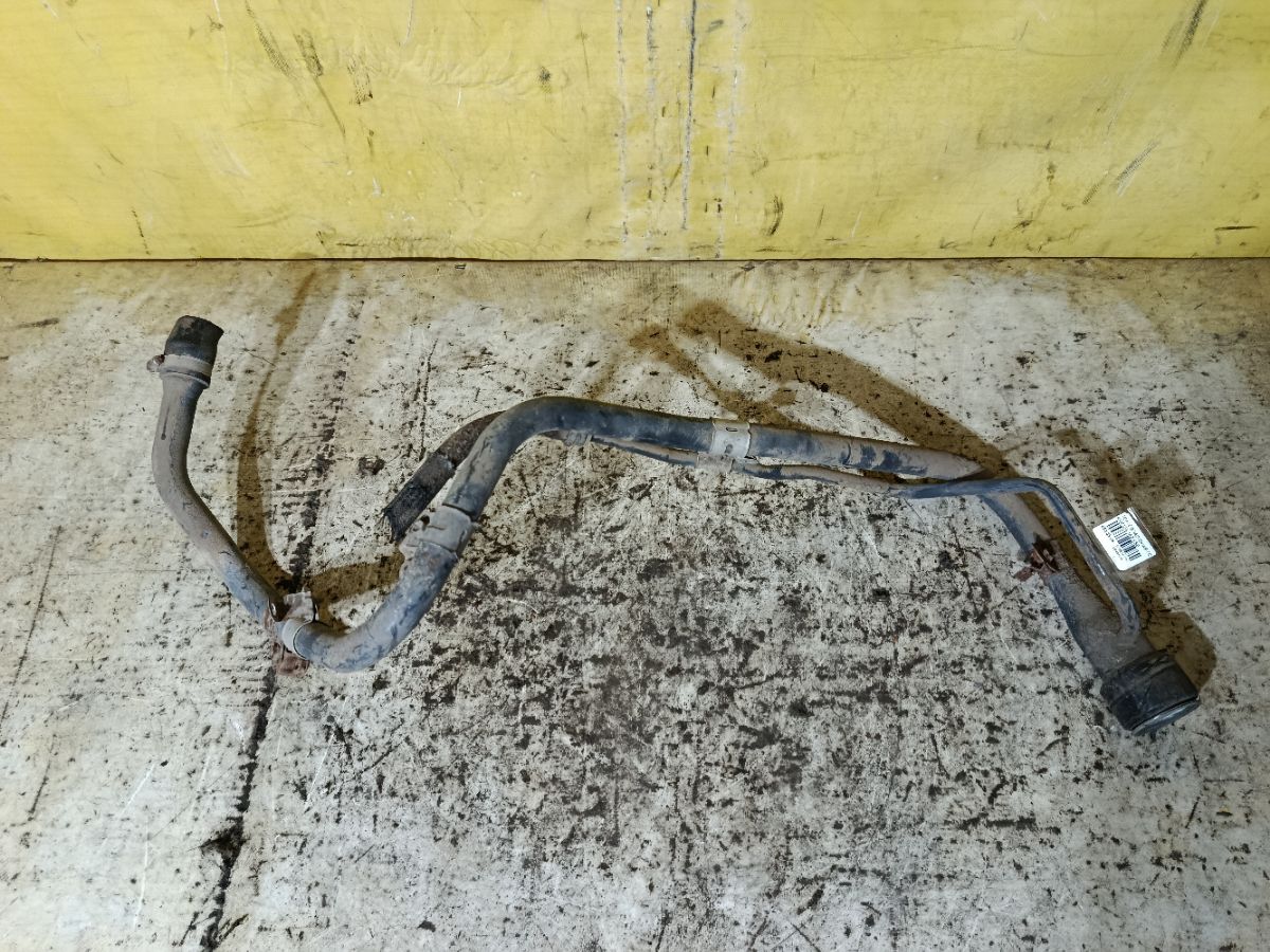 Заливная горловина топливного бака 77201-44191 на Toyota Isis ANM10G 1AZ-FSE Фото 3