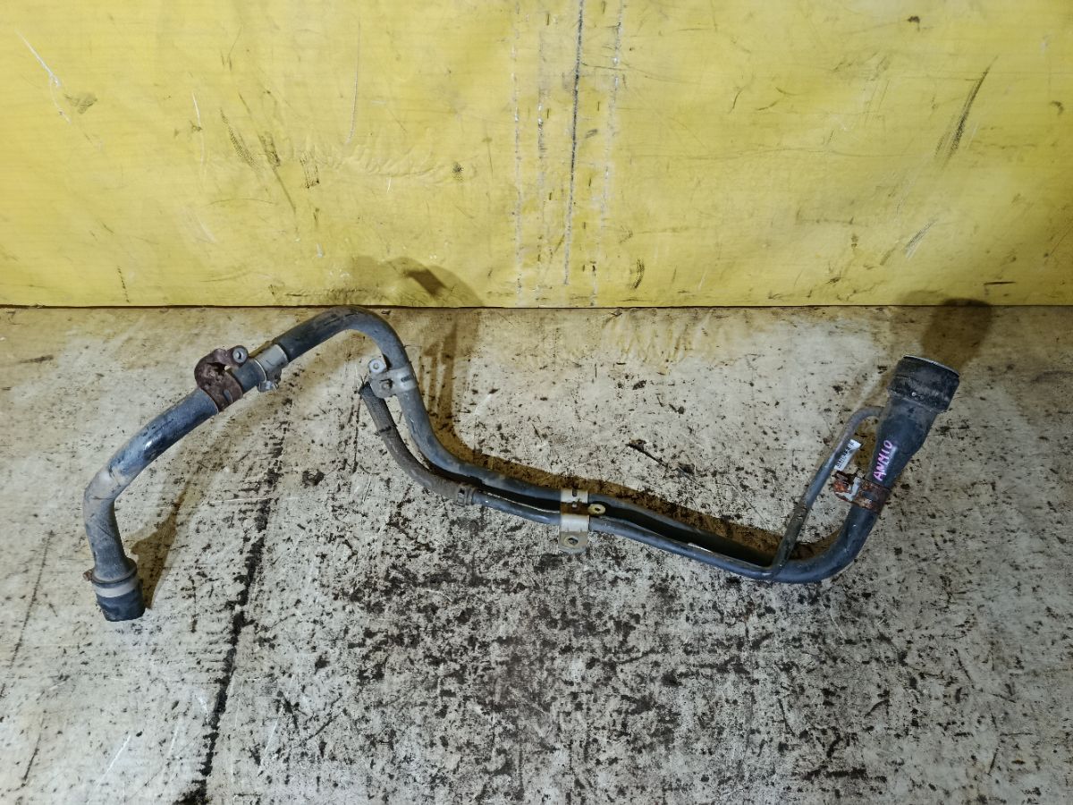 Заливная горловина топливного бака 77201-44191 на Toyota Isis ANM10G 1AZ-FSE Фото 4