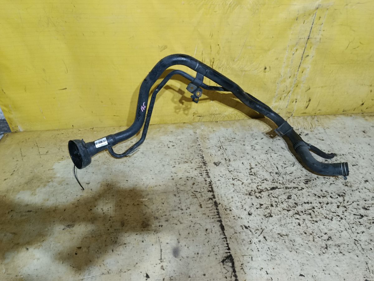 Заливная горловина топливного бака на Nissan Teana J31 VQ23DE Фото 2