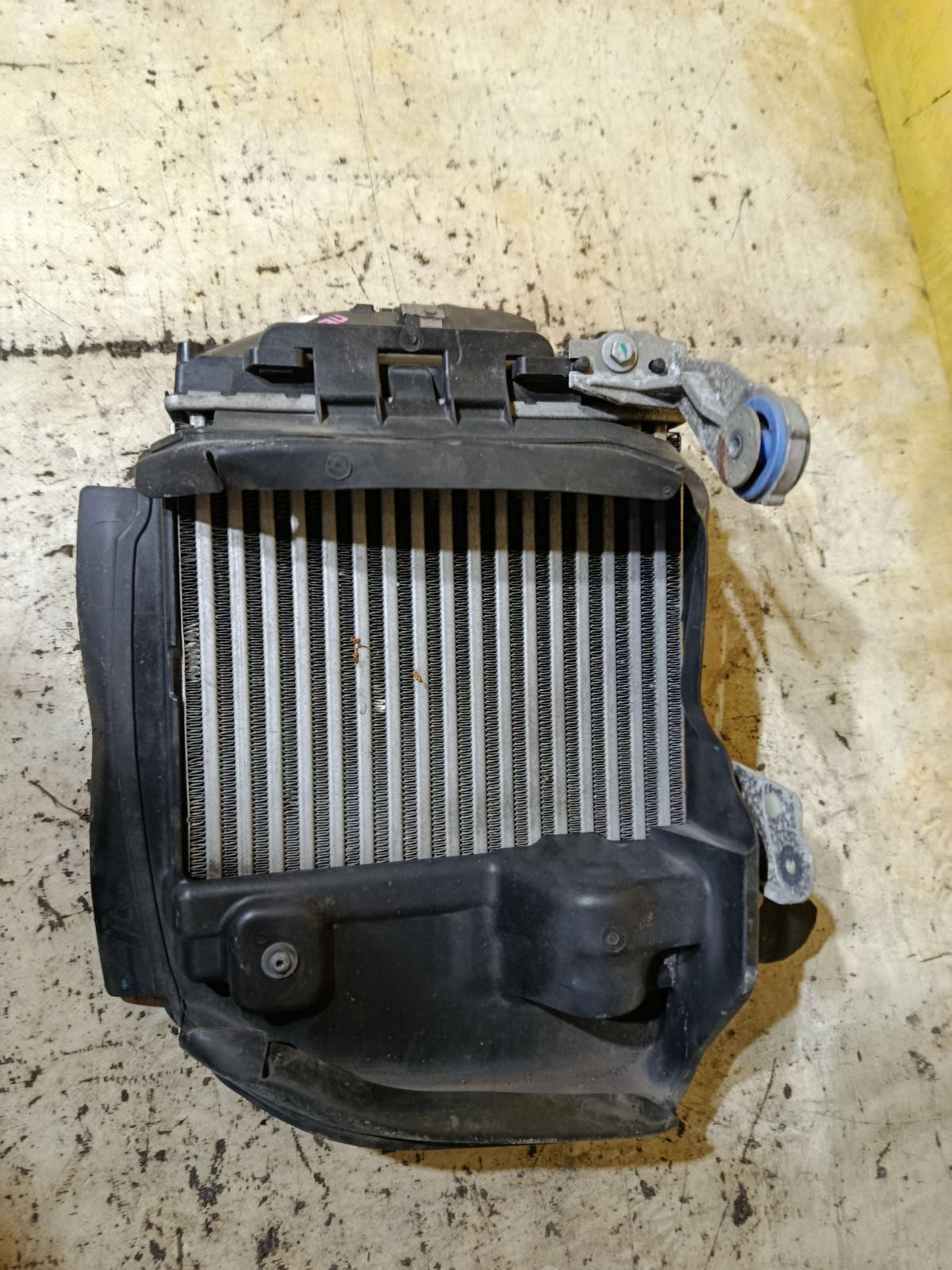 Радиатор интеркулера 9675627980 на Peugeot 308 Фото 3