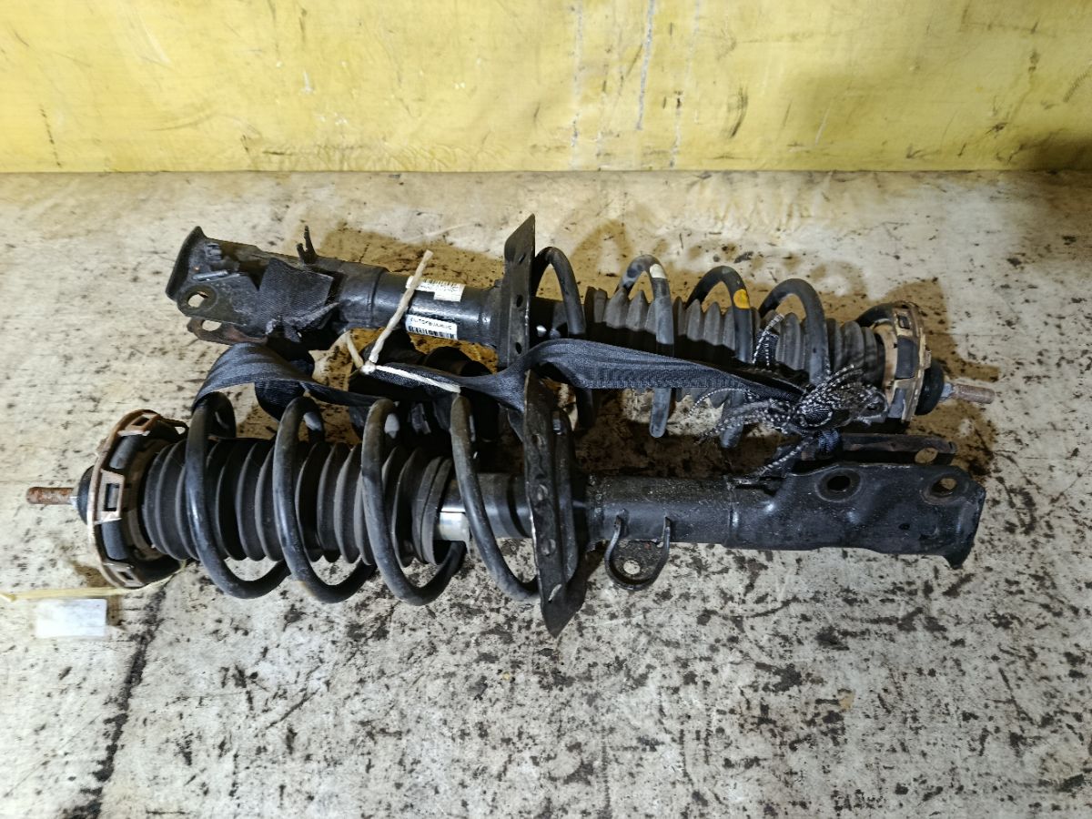 Стойка амортизатора на Honda Fit Shuttle Hybrid GP2 LDA Фото 3