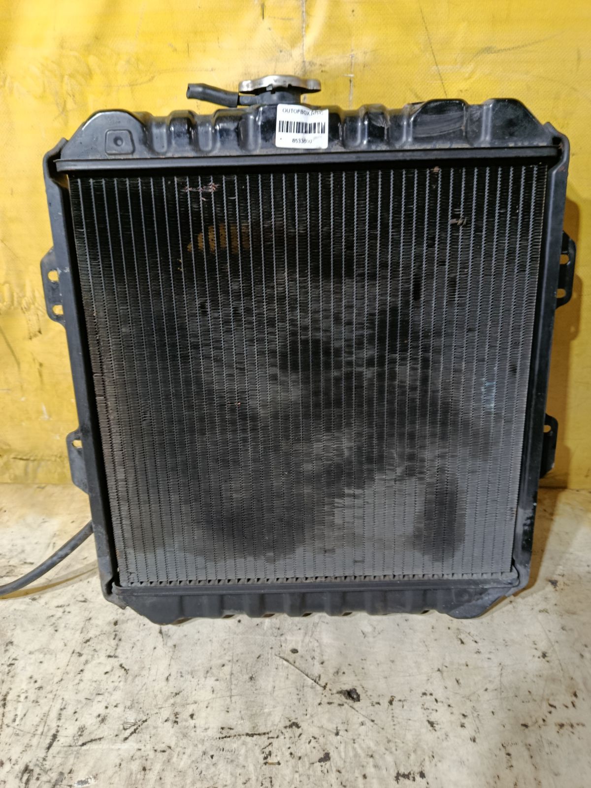 Радиатор ДВС на Suzuki Jimny JA22W K6A Фото 1