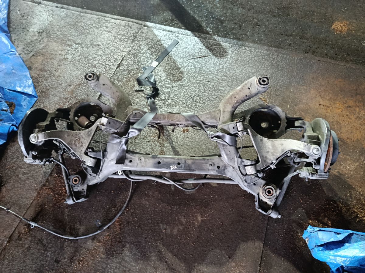 Балка подвески на Nissan Teana J31 VQ23DE Фото 1