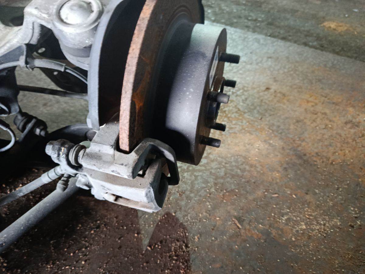 Балка подвески на Nissan Teana J31 VQ23DE Фото 2