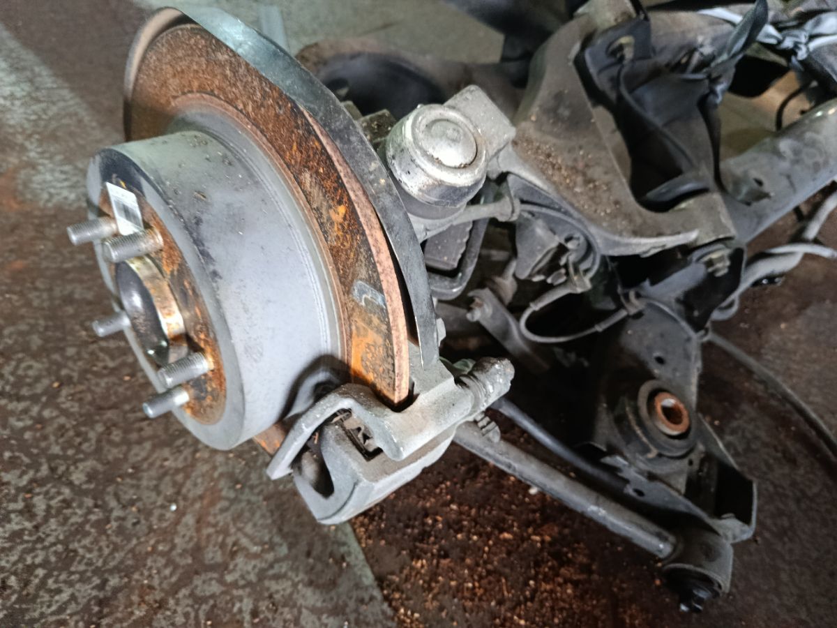 Балка подвески на Nissan Teana J31 VQ23DE Фото 3