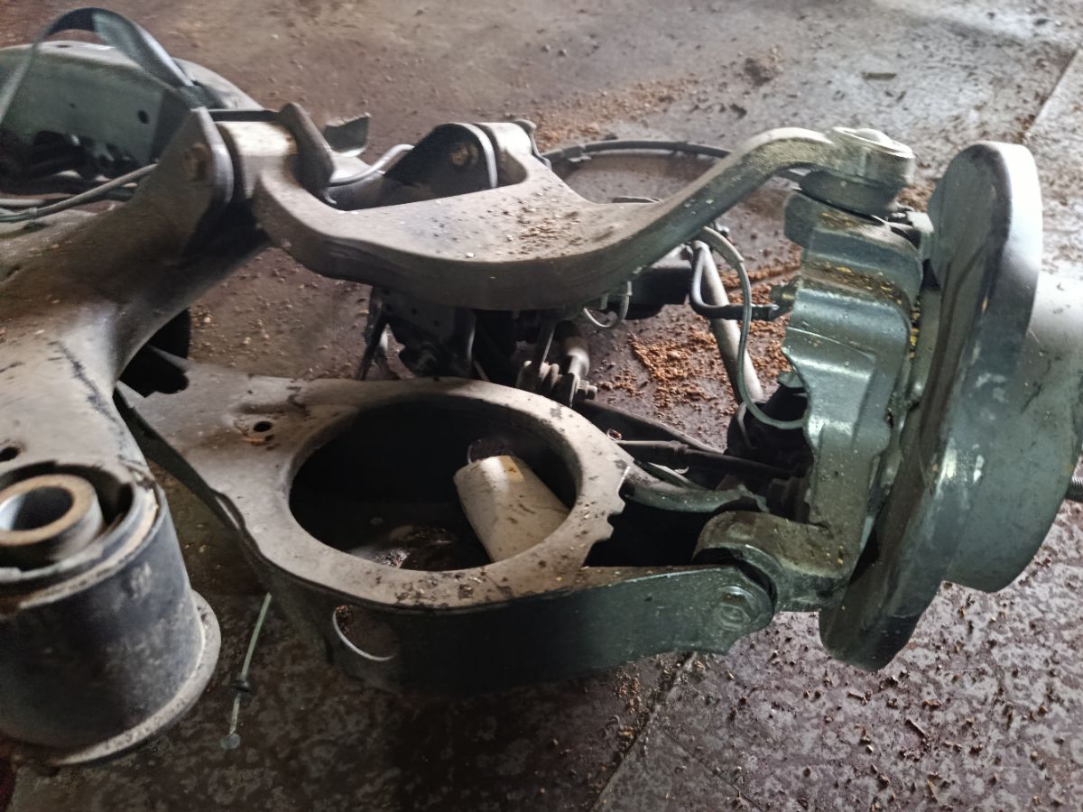 Балка подвески на Nissan Teana J31 VQ23DE Фото 4