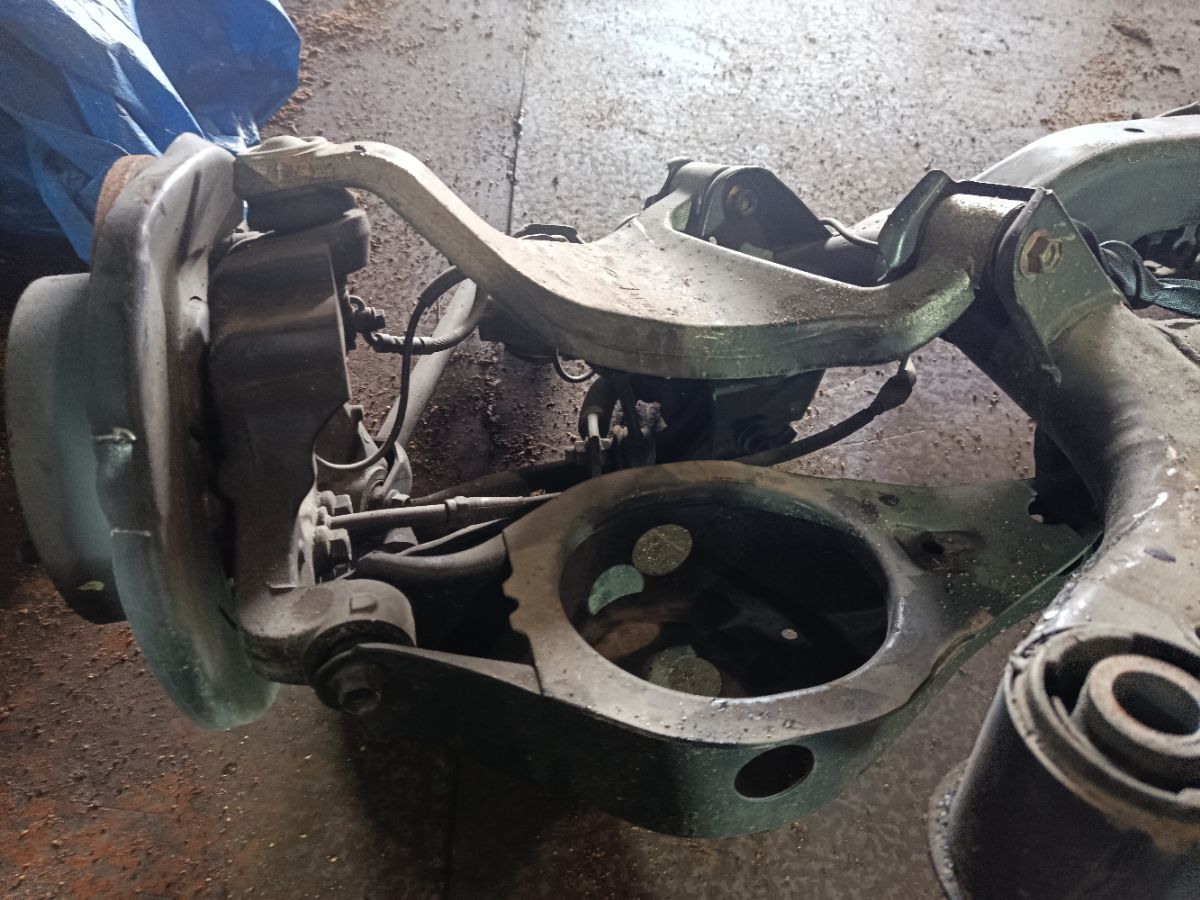 Балка подвески на Nissan Teana J31 VQ23DE Фото 5