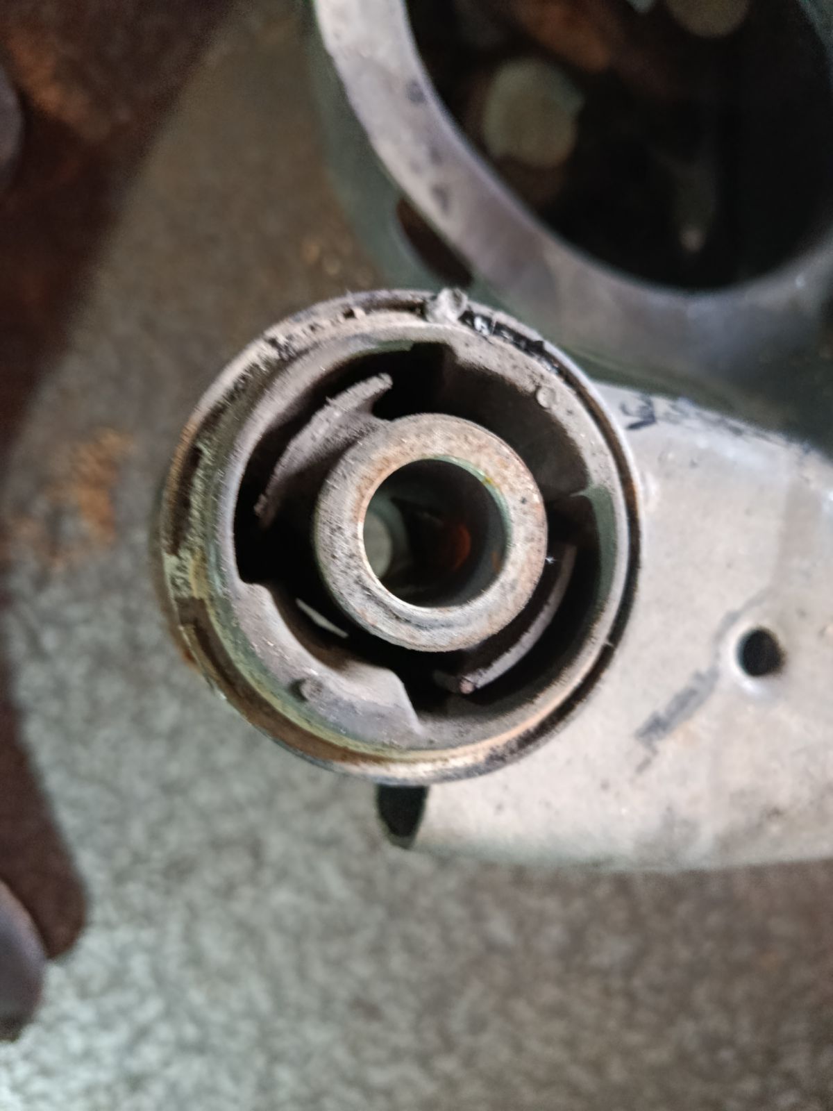 Балка подвески на Nissan Teana J31 VQ23DE Фото 6