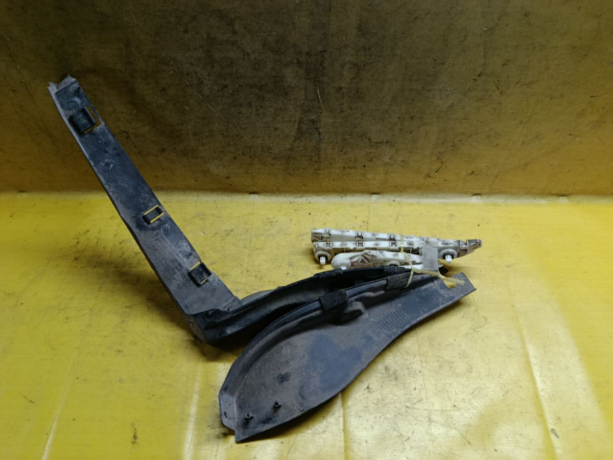 Крепление бампера 85221-3BG0B, 85220-3BG0B, 85220-3BG0A, 85221-3BG0A на Nissan Latio N17 Фото 1