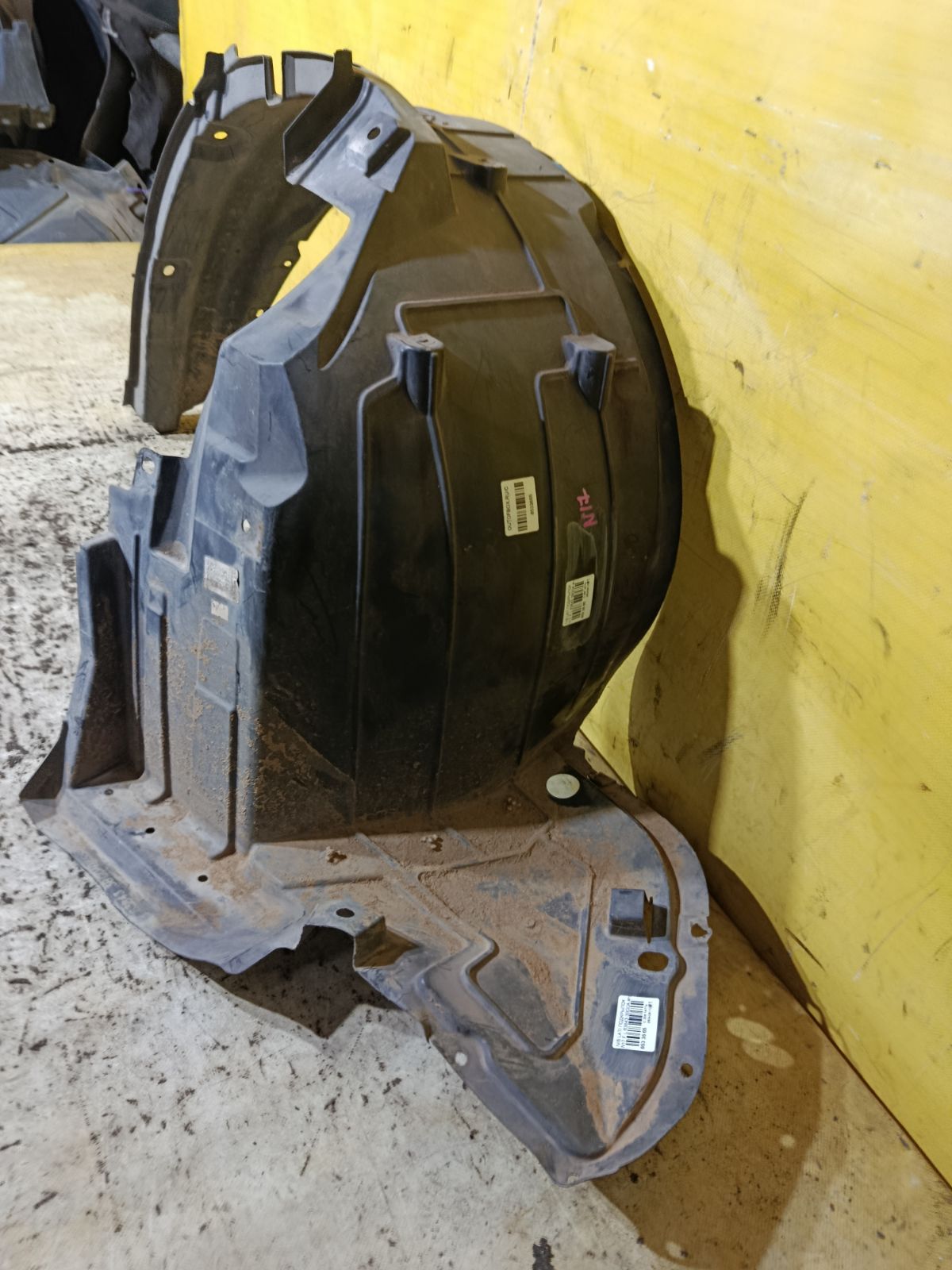 Подкрылок 63843-3BG0A на Nissan Latio N17 Фото 3