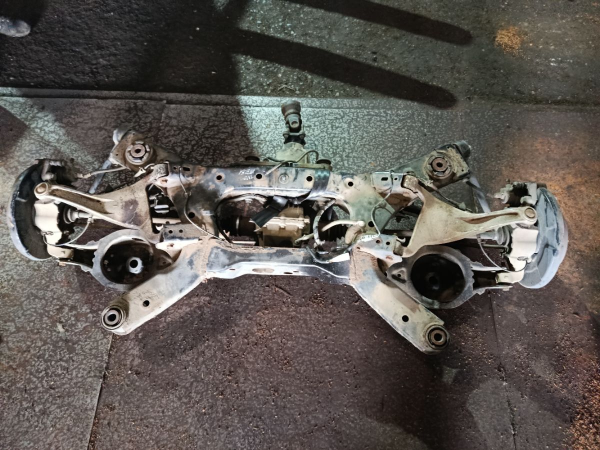 Балка подвески на Nissan Murano TNZ51 QR25DE Фото 3