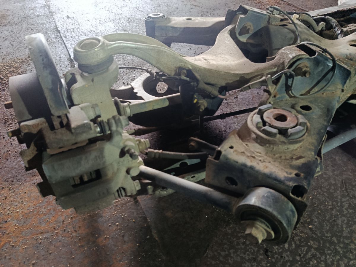 Балка подвески на Nissan Murano TNZ51 QR25DE Фото 7